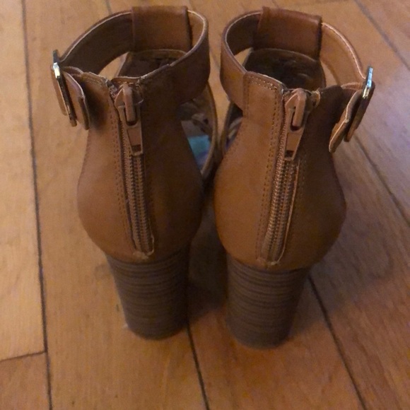 Madden Tan heels! - Picture 3 of 5